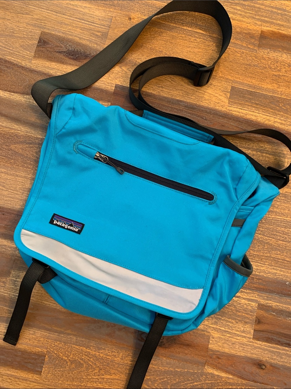 Patagonia messenger.